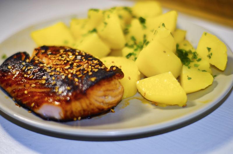 Photo d'ilustration de la recette : Pavés de saumon grillés, pomme vapeur